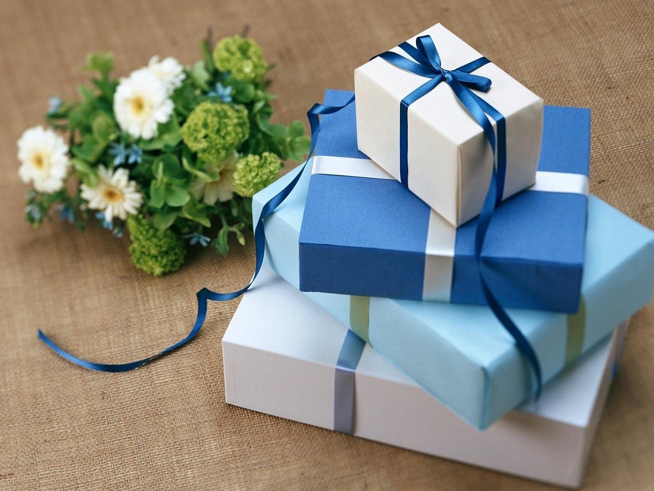 Cách chọn quà, gói quà, nên làm và cần tránh gì khi tặng quà cho người Nhật?