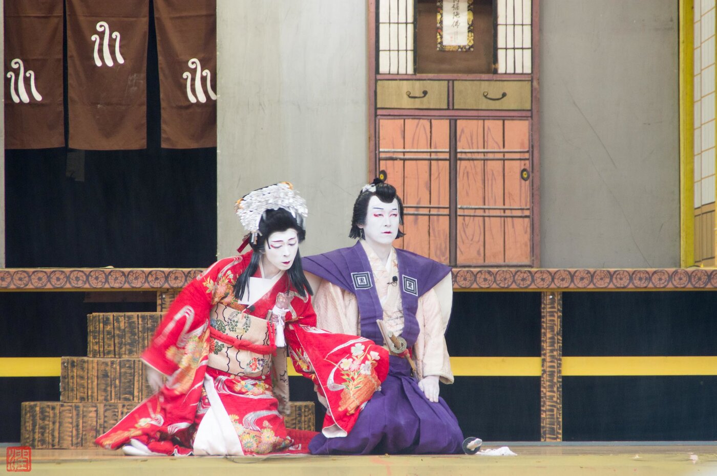 Nó xuất hiện nhiều ở các loại kịch truyền thống như Kabuki, Bunraku. 